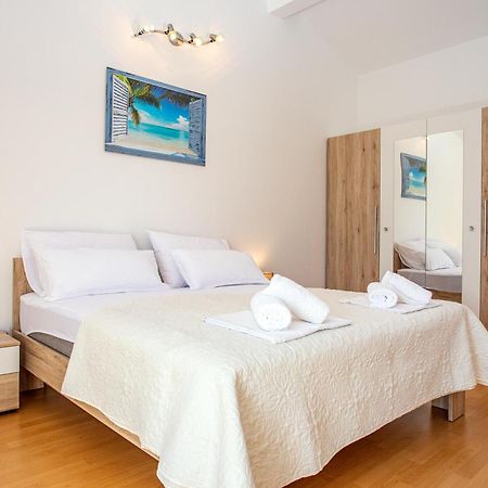 אומיס Apartments Adisa מראה חיצוני תמונה