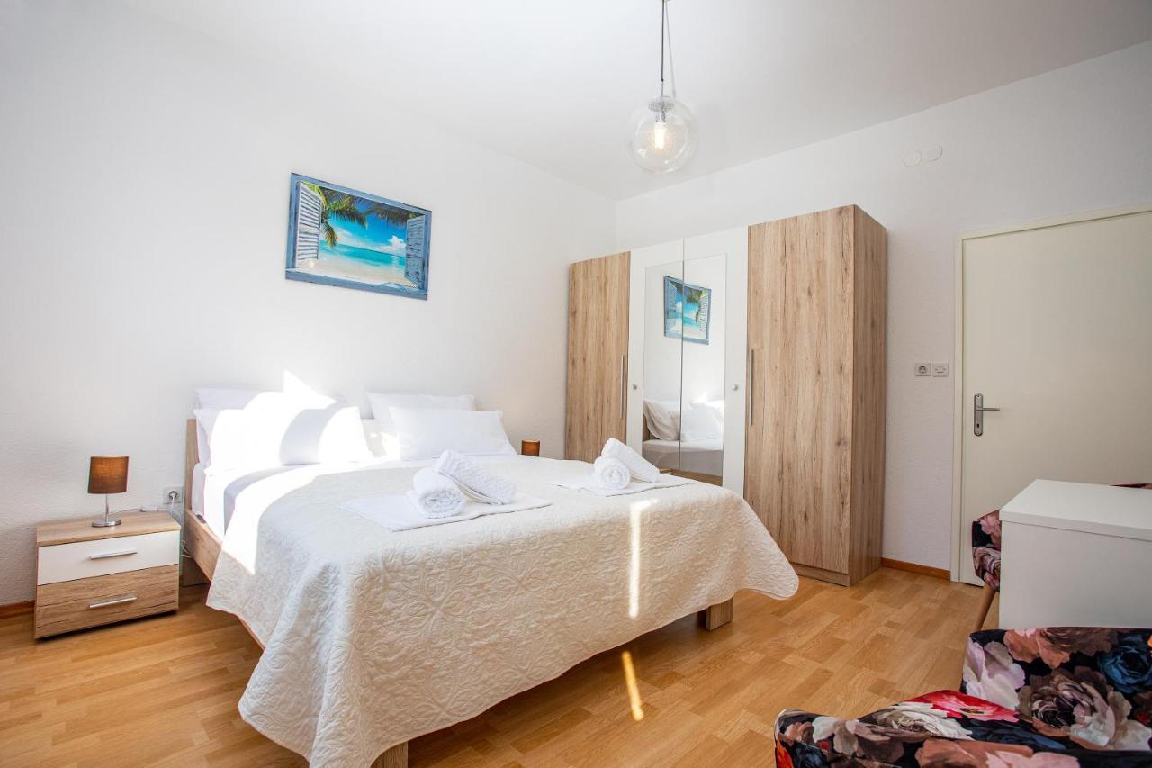 אומיס Apartments Adisa מראה חיצוני תמונה