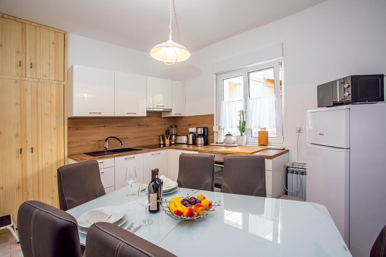 אומיס Apartments Adisa מראה חיצוני תמונה