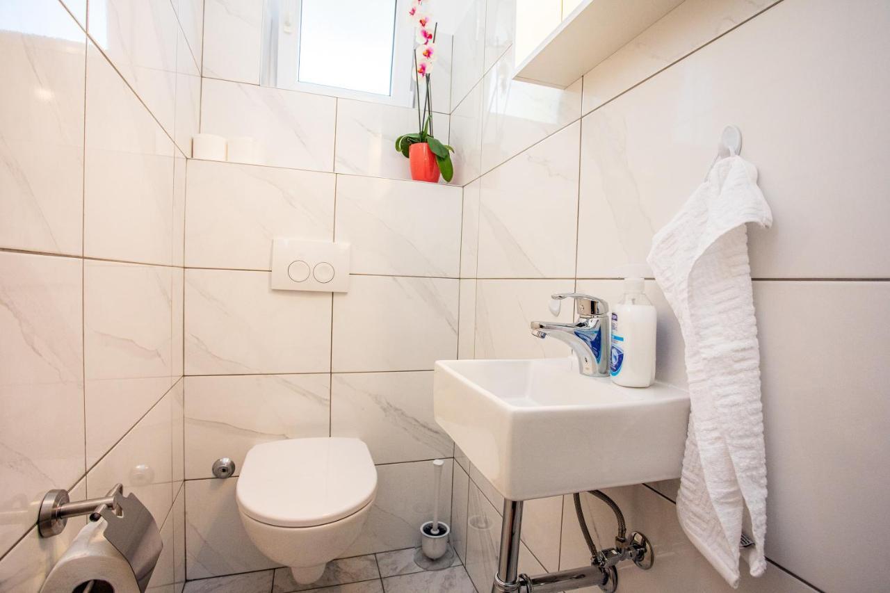 אומיס Apartments Adisa מראה חיצוני תמונה