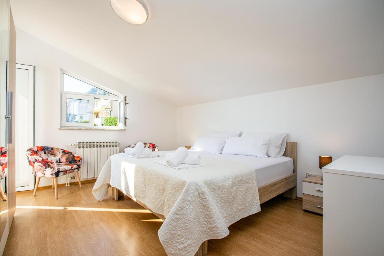 אומיס Apartments Adisa מראה חיצוני תמונה